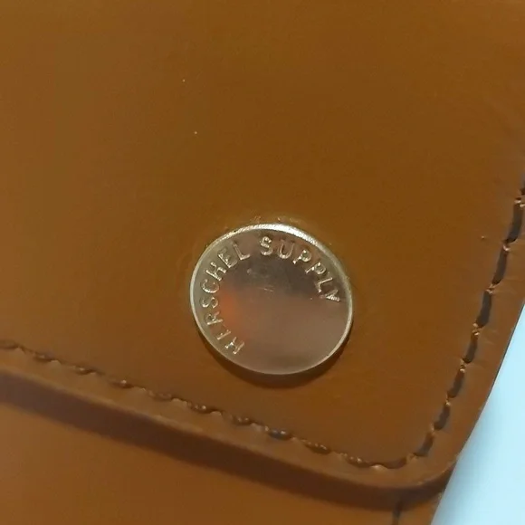 HERSHEL LEATHER WALLET! - Picture 2 of 3